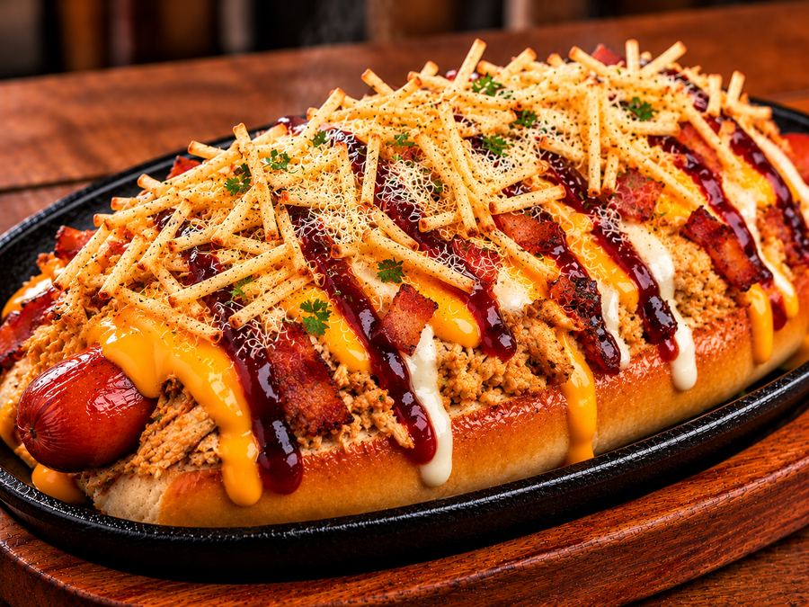 Hot dog na chapa com frango e bacon